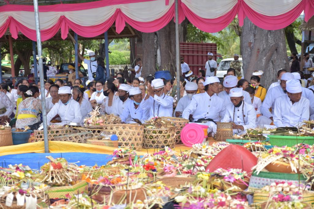 Umat Hindu Pohuwato Sucikan Diri Lewat Upacara Melasti WARTANESIA