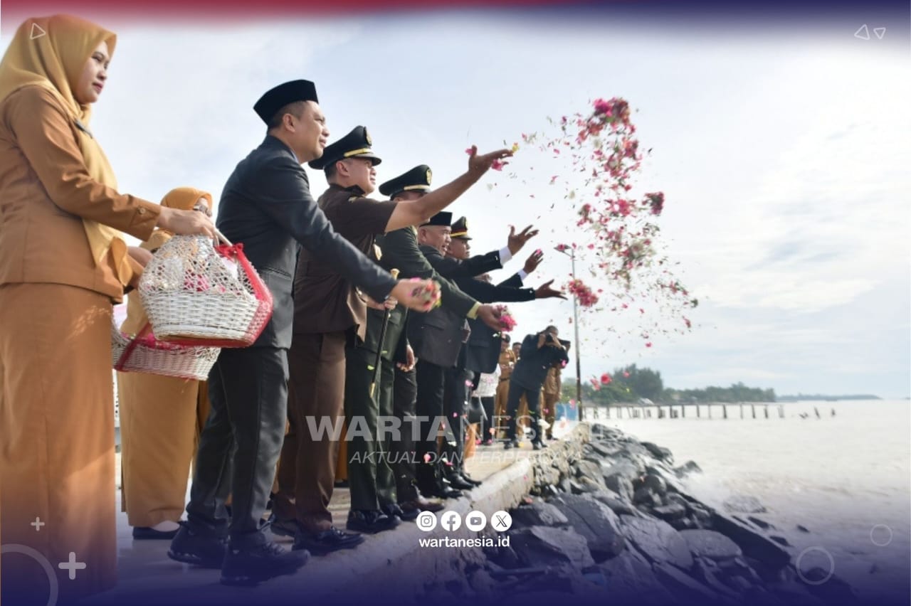Peringati Hari Pahlawan 2025, Pemda dan Forkopimda Pohuwato Tabur Bunga di Pantai Pohon Cinta
