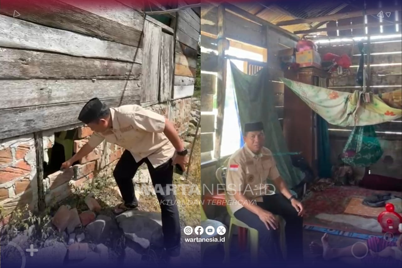 Camat Randangan, Saharudin Saleh, saat melihat langsung kondisi rumah milik Lansia di Polambane, Jumat (12/12/2205).