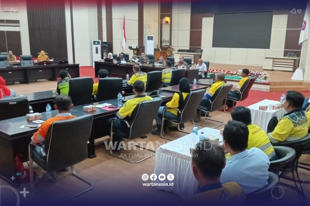 Rapat Dengar Pendapat Umum (RDPU) gabungan Komisi DPRD Pohuwato bersama seluruh perusahaan yang beroperasi di kawasan Proyek Emas Pani, Selasa (23/12/2025), di Gedung DPRD Pohuwato.