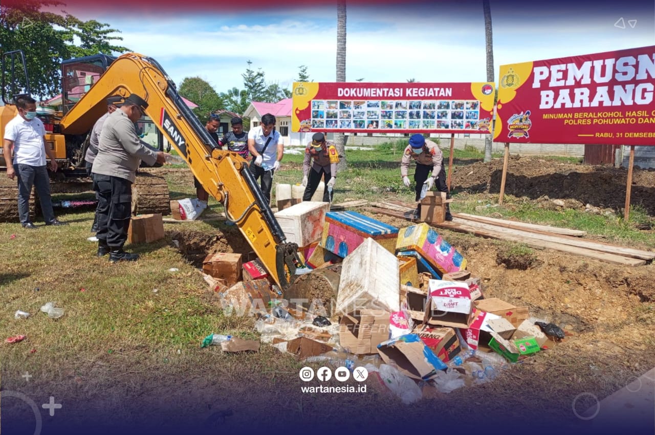 Polres Pohuwato Musnahkan 875 Botol Miras dan 2.875 Liter Cap Tikus, Rabu (31/12/2025).