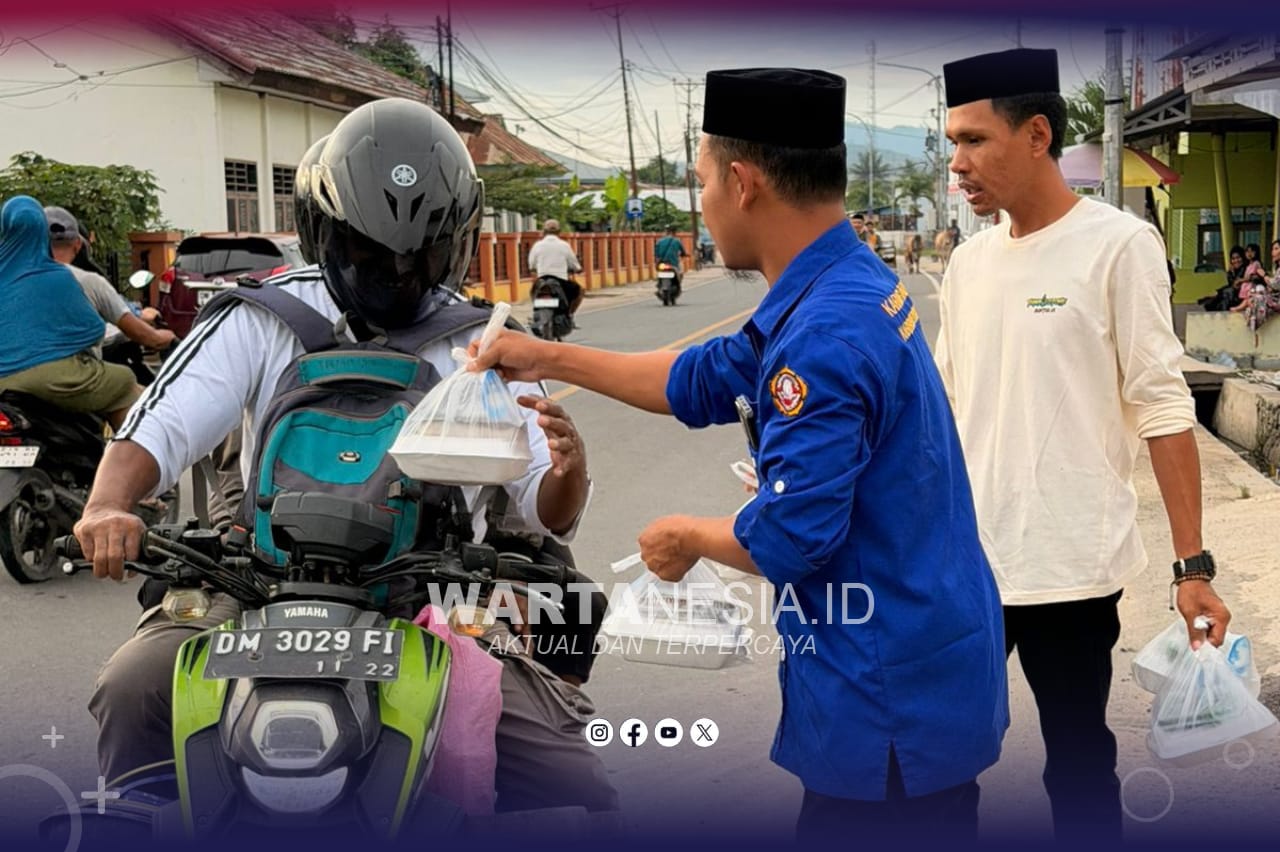 KNPI dan YR Team Kolaborasi, Bagi Ratusan Paket Buka Puasa