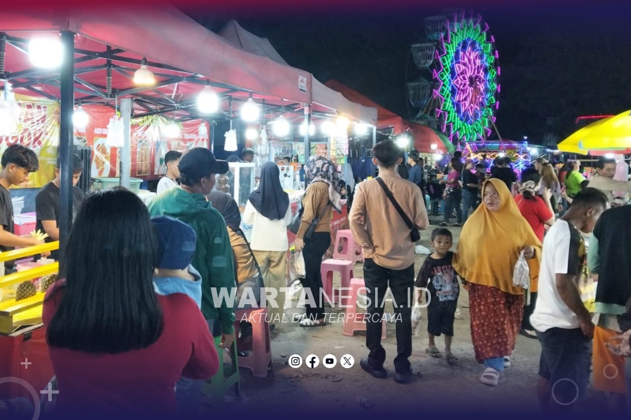 Suasana pasar malam di kawasan Terminal Marisa, Pohuwato.