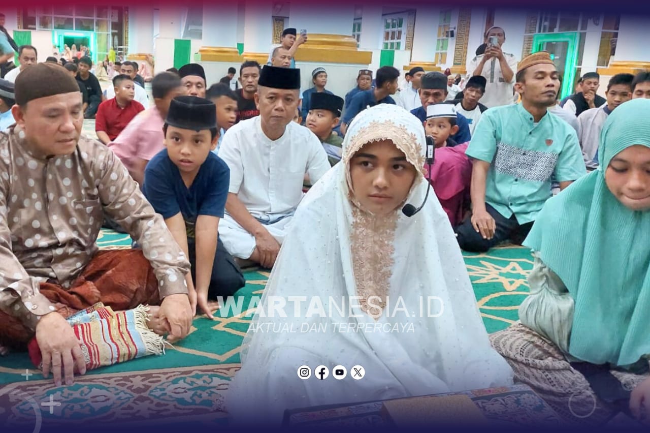 Sri Ramadhani Okta mengucap syahadat di masjid Baiturrahim Pohuwato, (Wartanesia)