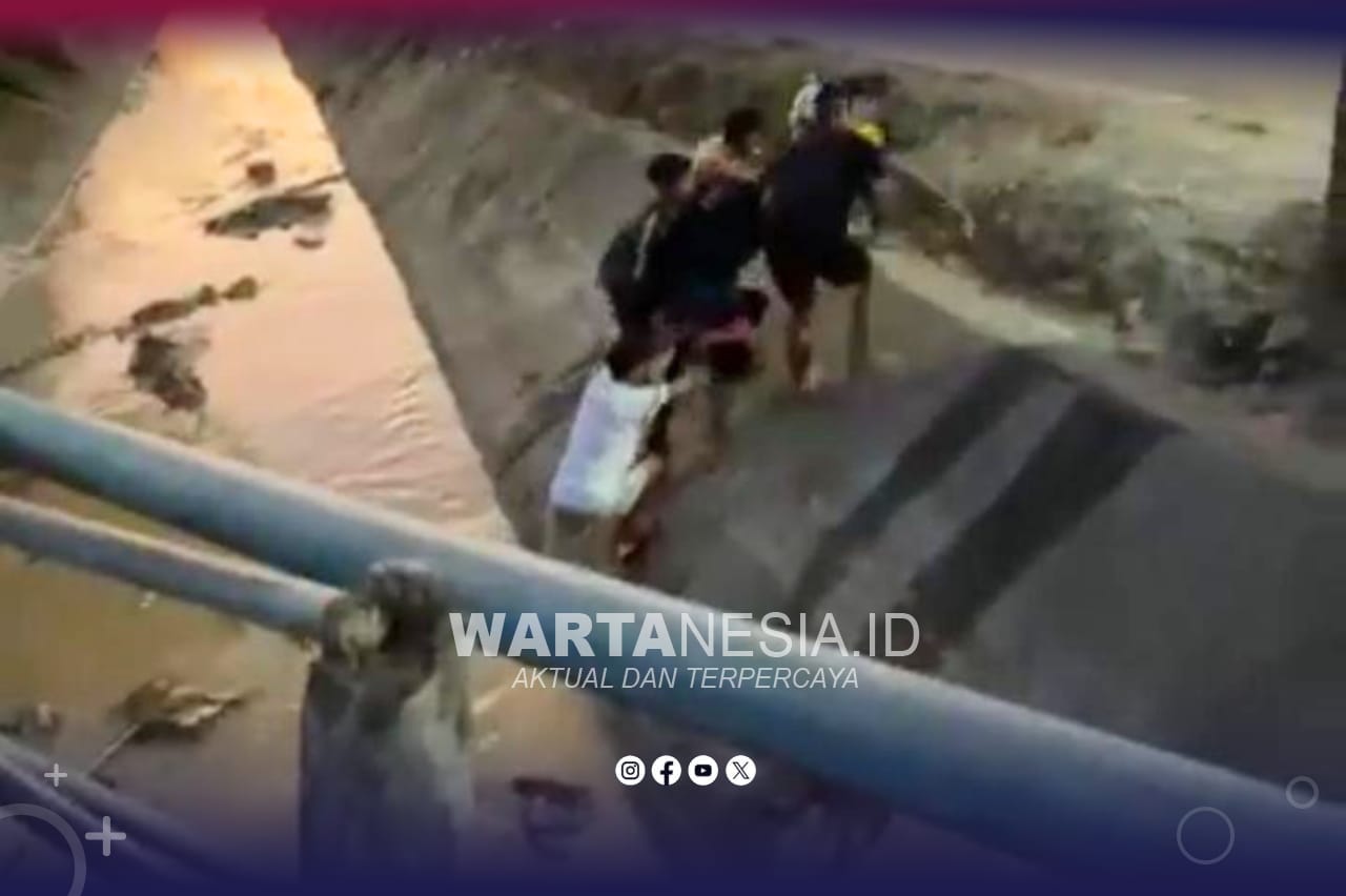Kurang Konsentrasi, Pemotor Terjun ke Irigasi di Taluduyunu. (Tangkapan layar Facebook Ifontisya Dolongseda)