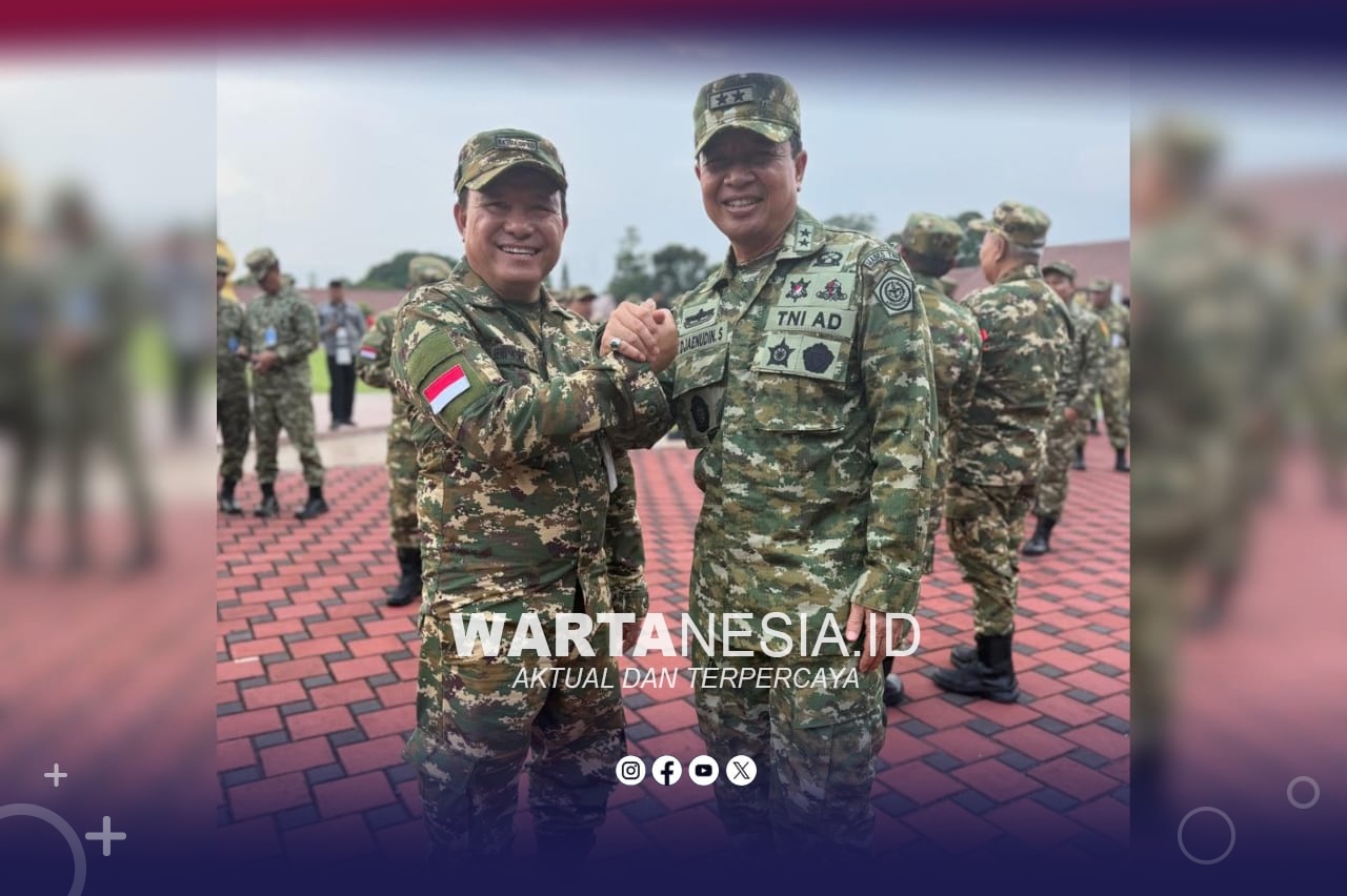 Ketua DPRD Pohuwato, Beni Nento (baret merah putih) foto bersama Deputi Pemantapan Nilai-Nilai Kebangsaan Lemhannas RI, Mayor Jenderal Djaenudin, saat mengikuti kegiatan Retret Kursus Pemantapan Pimpinan Daerah yang diselenggarakan oleh Lembaga Ketahanan Nasional Republik Indonesia tahun 2026 di Magelang.