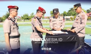 Kapolres Pohuwato, AKBP Busroni, S.I.K., M.H., memimpin langsung upacara serah terima jabatan (sertijab) sejumlah pejabat utama dan Kapolsek jajaran di lingkungan Polres Pohuwato, di halaman Polres Pohuwato, Jumat (17/4/2026). Foto-Humas