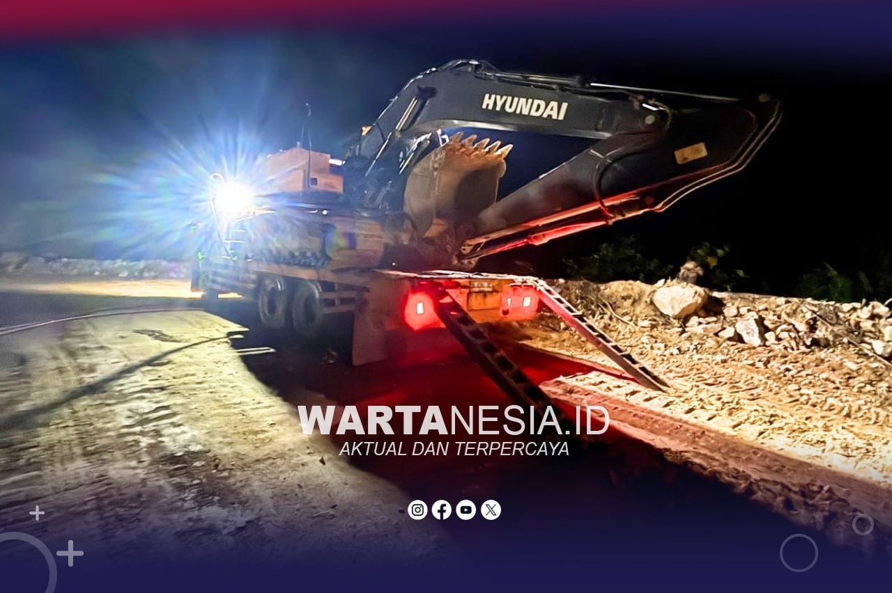 1 unit excavator merek Hyundai saat diamankan Polres Pohuwato, dari Lokasi PETI Hulawa, Kecamatan Buntulia, Minggu (19/4/2025).