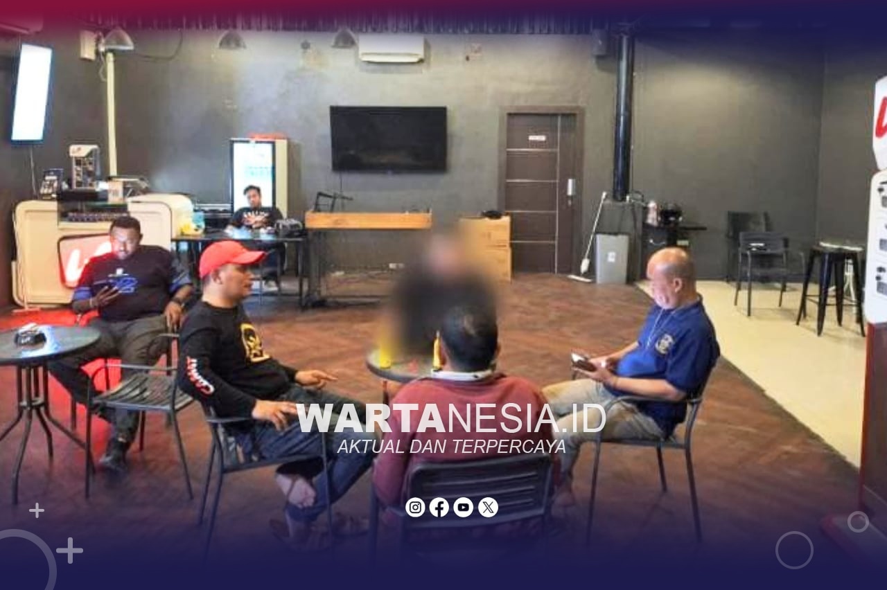 Satpol PP Kota Gorontalo saat mengunjungi Sky Biliard (Istimewa)