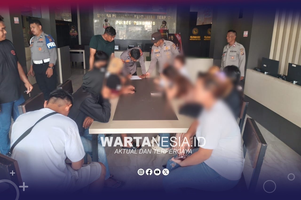 Empat pasangan suami istri diamankan Polres Pohuwato, usai terjaring operasi pekat. (Dok. Humas Polres Pohuwato)