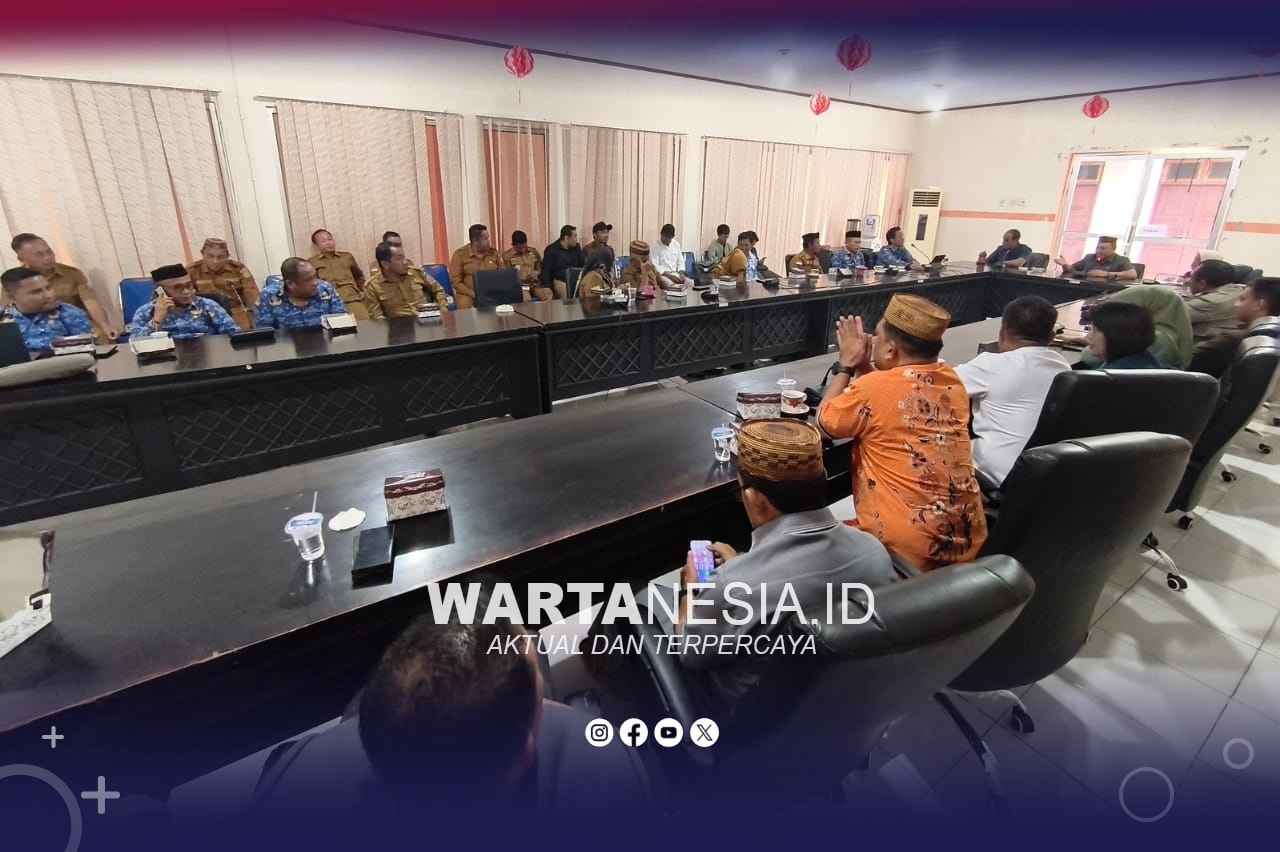 Rapat bersama APDESI Pohuwato dan DPRD serta Pemda Pohuwato, terkait TKD Kades, Insentif Imam dan Pemangku Adat Pohuwato, Senin (18/5/2026).