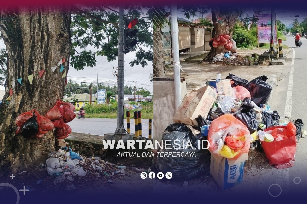 Sampah di simpang empat Blok Plan Perkantoran Marisa. (Koko)