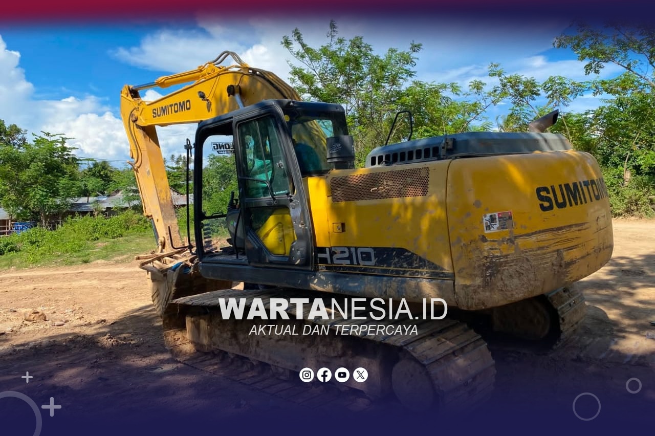 Barang bukti excavator saat diamankan Polres Pohuwato dari lokasi PETI Desa Teratai.