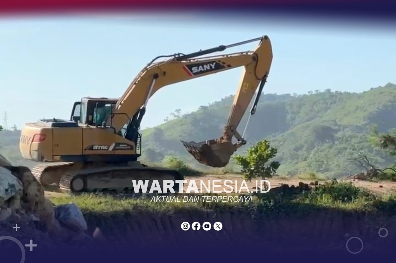 Excavator merek Sany saat dievakuasi oleh Polres Pohuwato, usai ditangkap dari lokasi PETI Bulangita, Senin (29/6/2026).