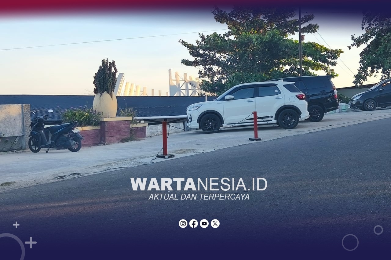 Foto area parkir Luna Resto and Lounge. (Alan)