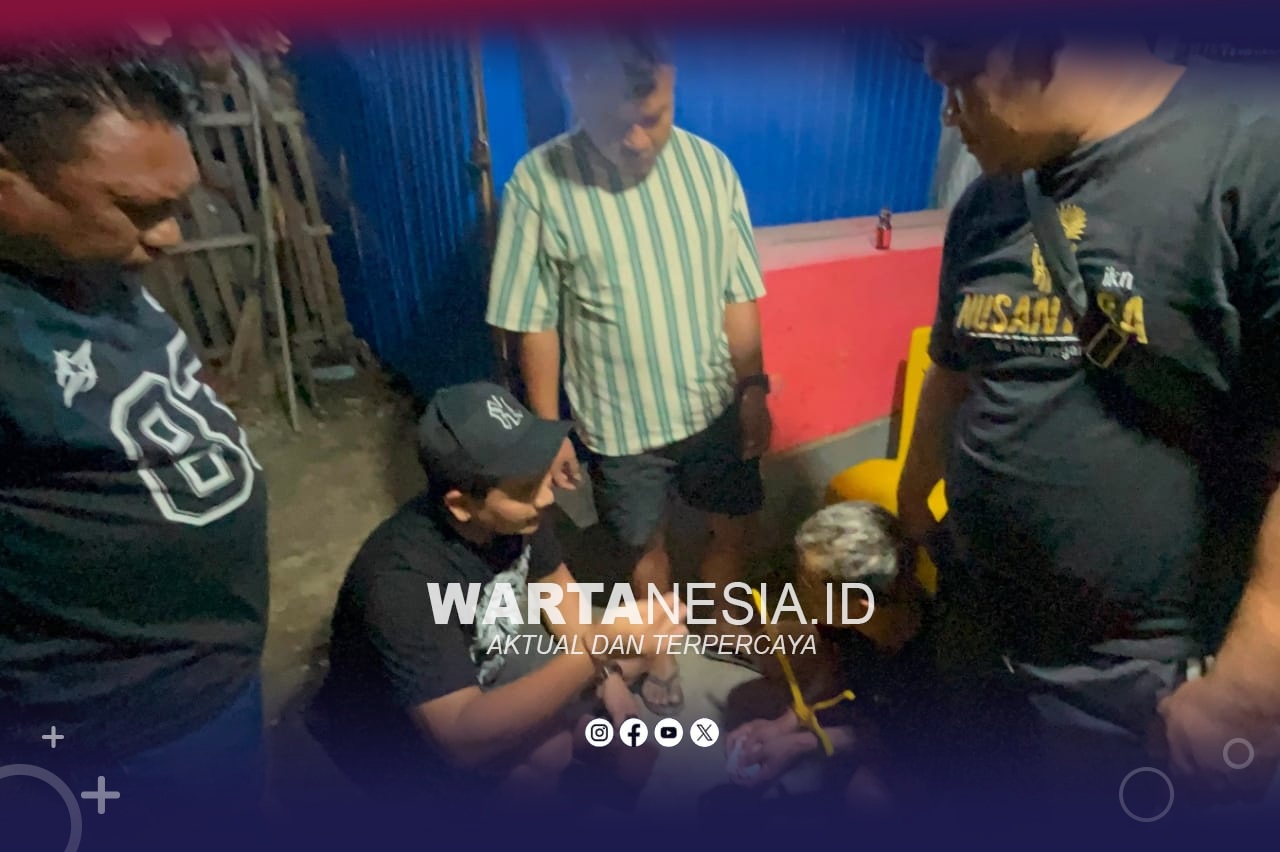 Seorang pria berinisial A.S. alias M, terduga penyalahgunaan narkoba, saat diamankan Satresnarkoba Polres Pohuwato.