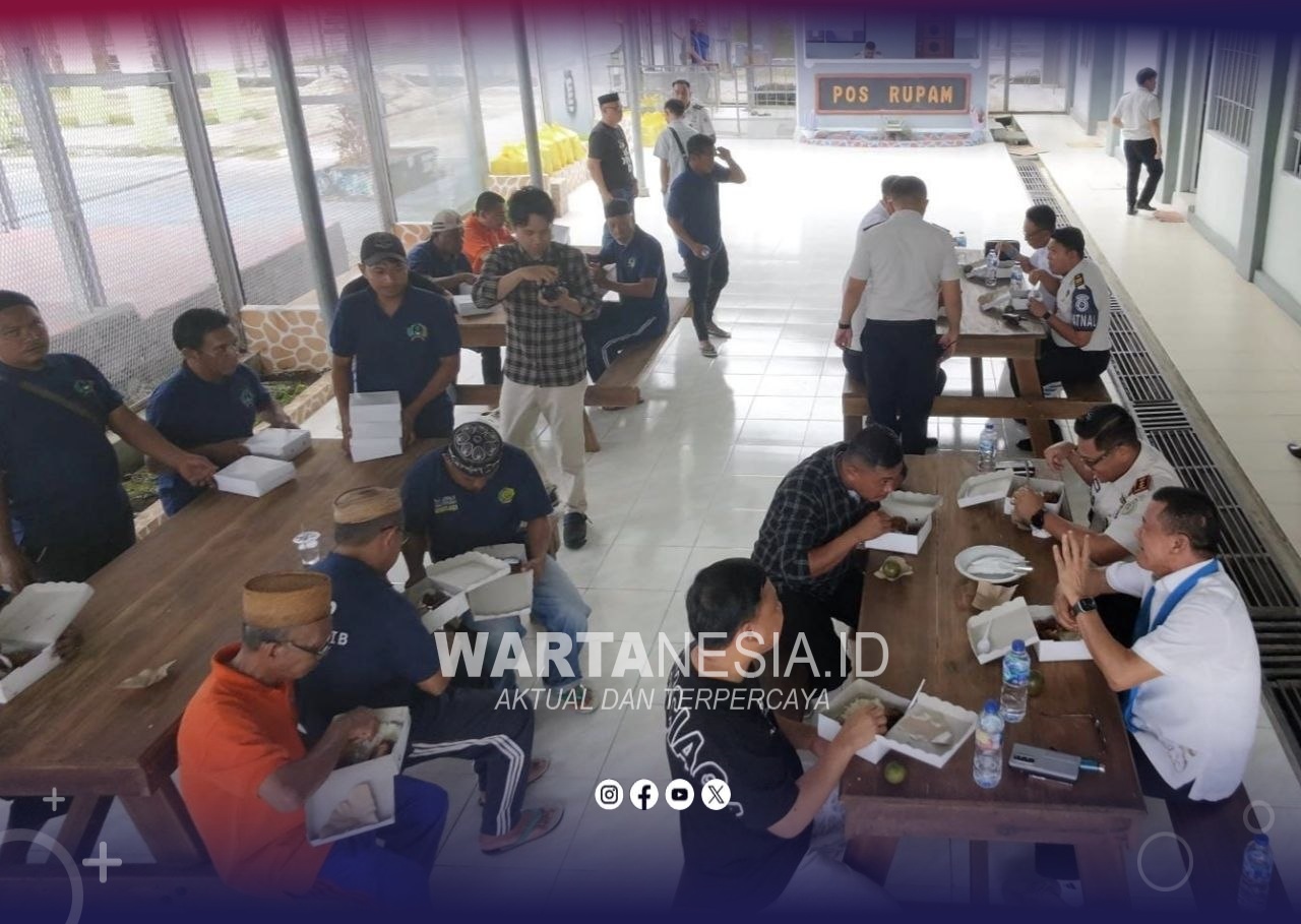 Momen Anggota DPD RI, Syarif Mbuinga, makan siang bersama 200 warga binaan Lapas Pohuwato.