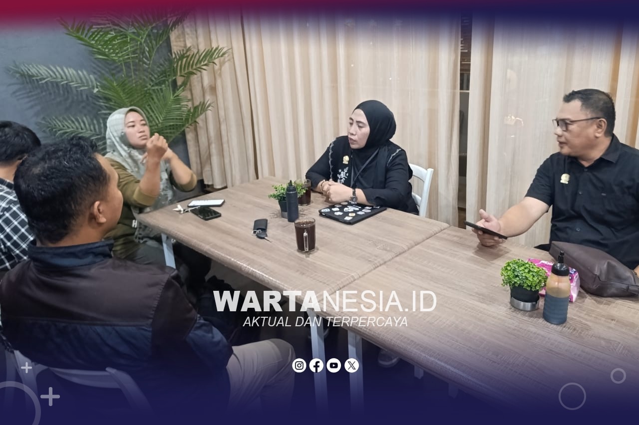 Kusasa Hukum korban, Rizka Umar, saat konferensi pers, Selasa malam (11/8/2026). (Foto/Aji)