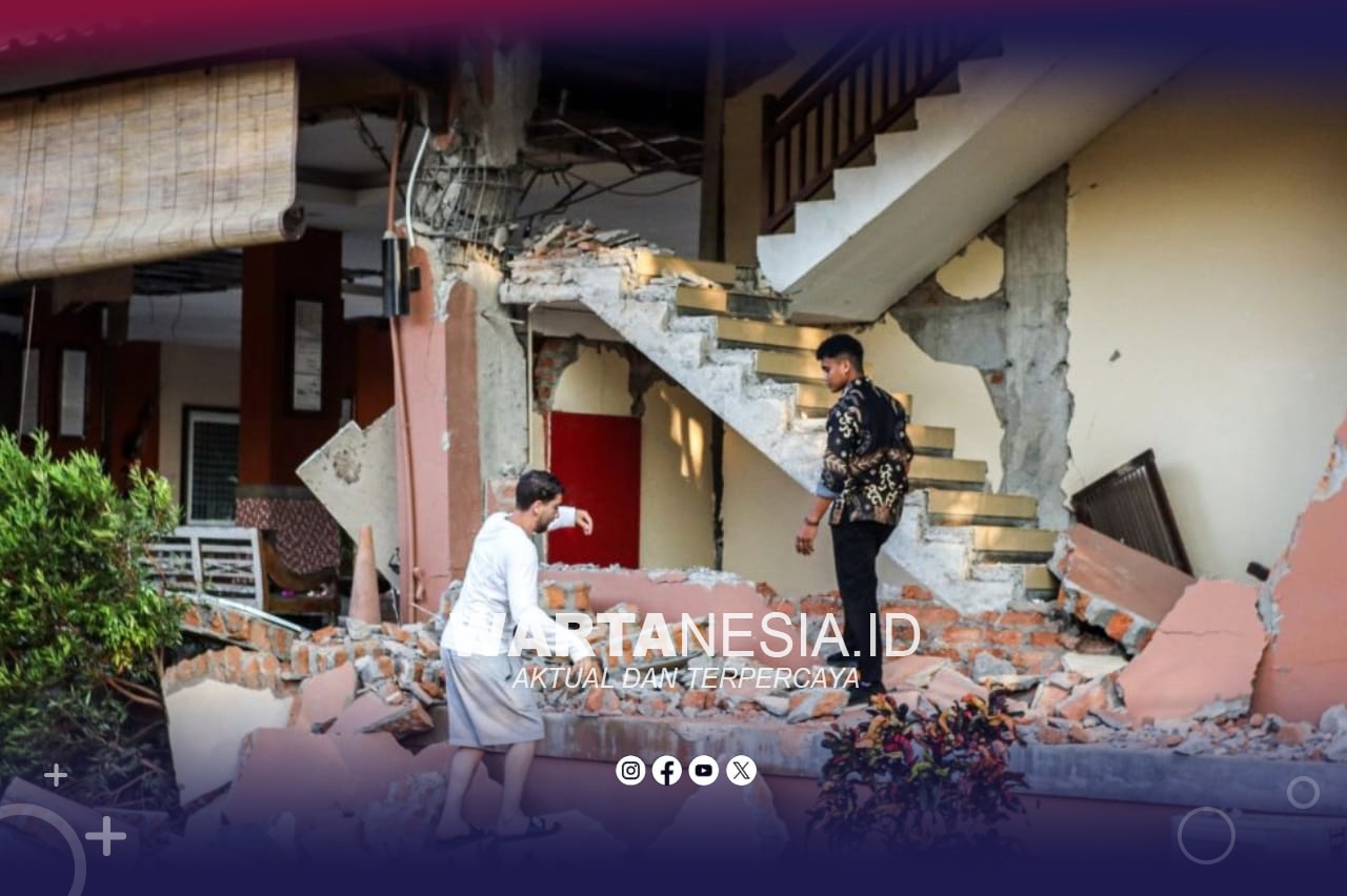 Foto kerusakan akibat Gempa Magnitudo 7,7 di NTT. (ANTARA)