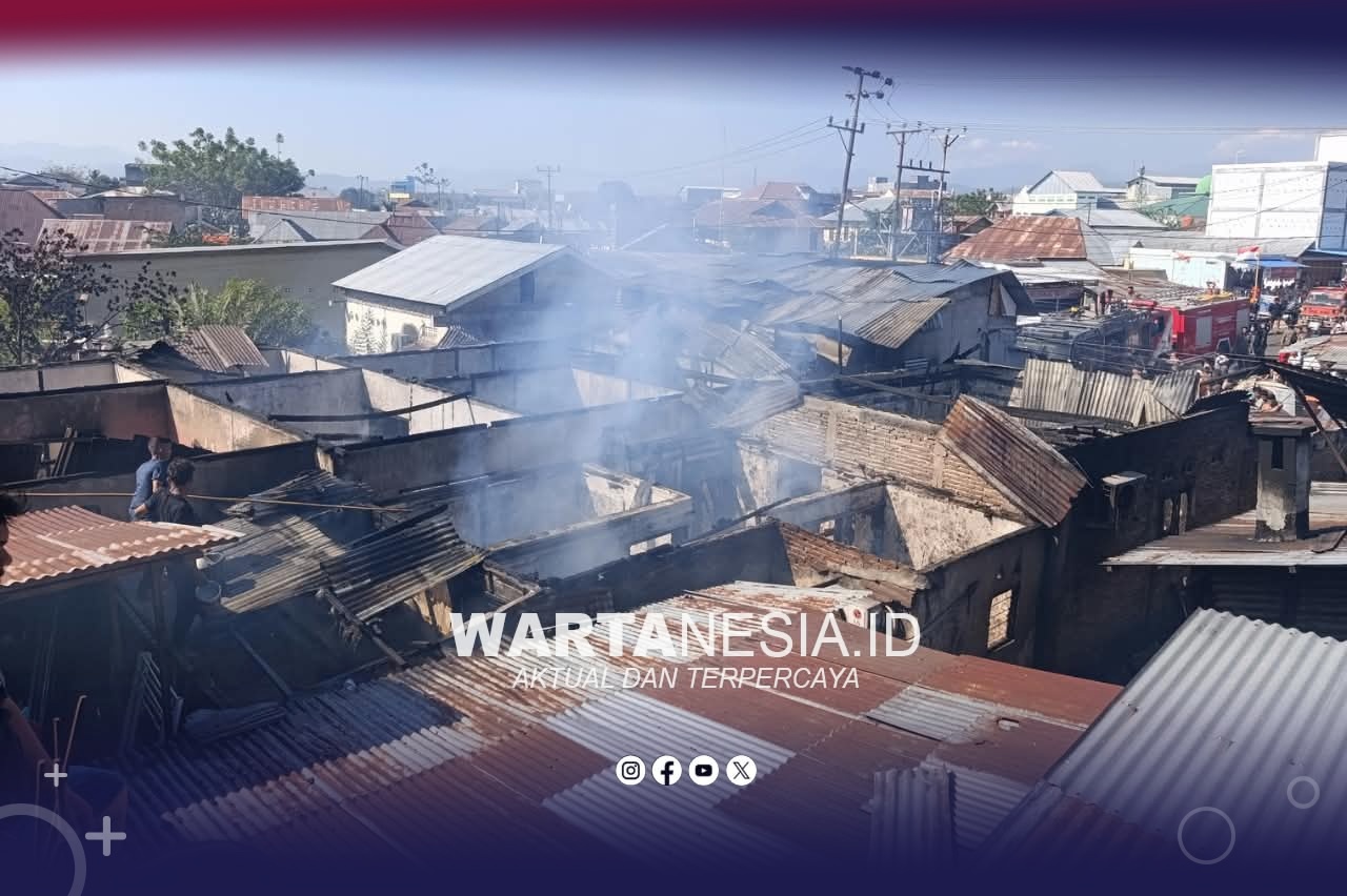 Dua Unit Rumah Warga di Kelurahan Biawu Kota Gorontalo, Ludes Dilalap Api. (Aji)