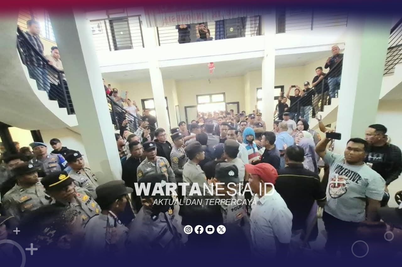 Suasana Kericuhan Saat Audiensi Massa Aksi dan Kepala BPCB Gorontalo. (Foto/Jie)