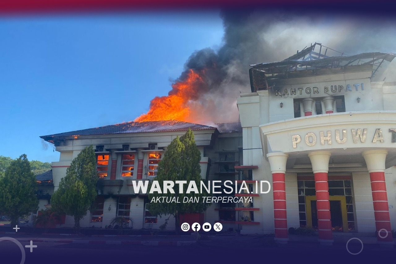 Demosntrasi berujung terbakarnya Kantor Bupati Pohuwato pada 21 September 2023.
