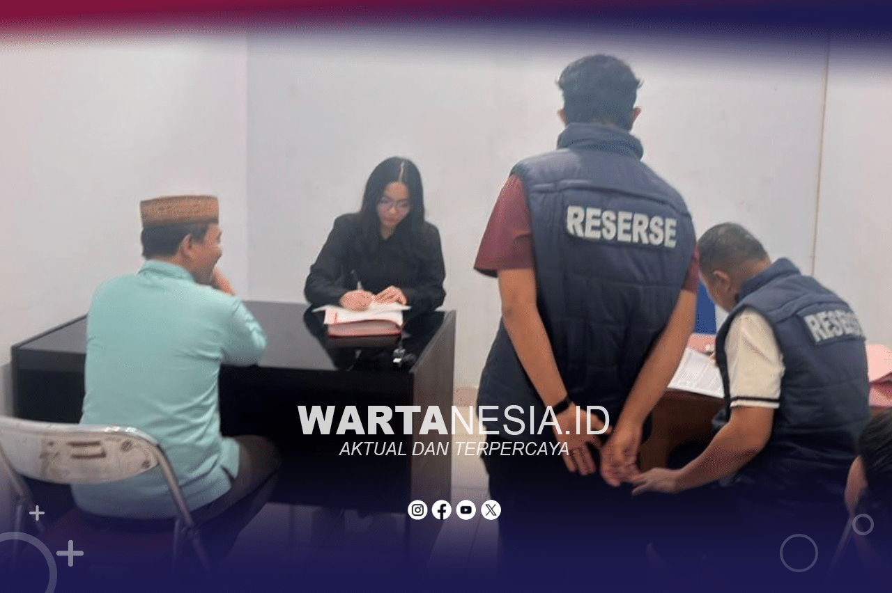 Polda Gorontalo Serahkan Tersangka ZH ke Kejaksaan.