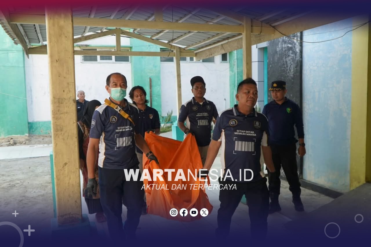 Tim Inafis Polda Gorontalo saat mengevakuasi kerangka. (Foto/ist)
