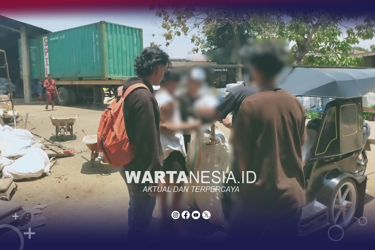 Tim URC Polresta Gorontalo Kota saat mengamankan para terduga pelaku pencurian. (Istimewa) Tim URC Polresta Gorontalo Kota saat mengamankan para terduga pelaku pencurian. (Istimewa)