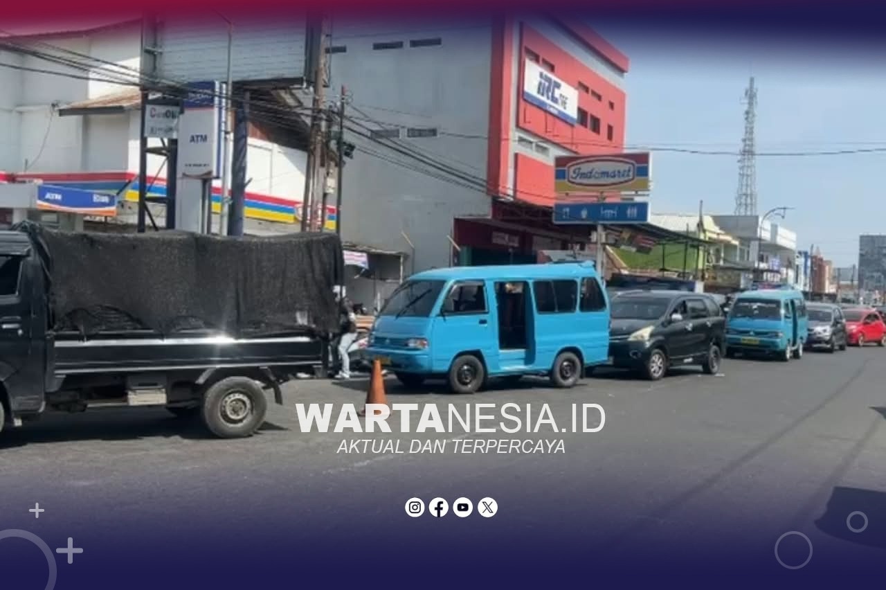 Antrean panjang kenderaan di SPBU Kota Gorontalo. (Dok, Zie) Antrean panjang kenderaan di SPBU Kota Gorontalo. (Dok, Zie)