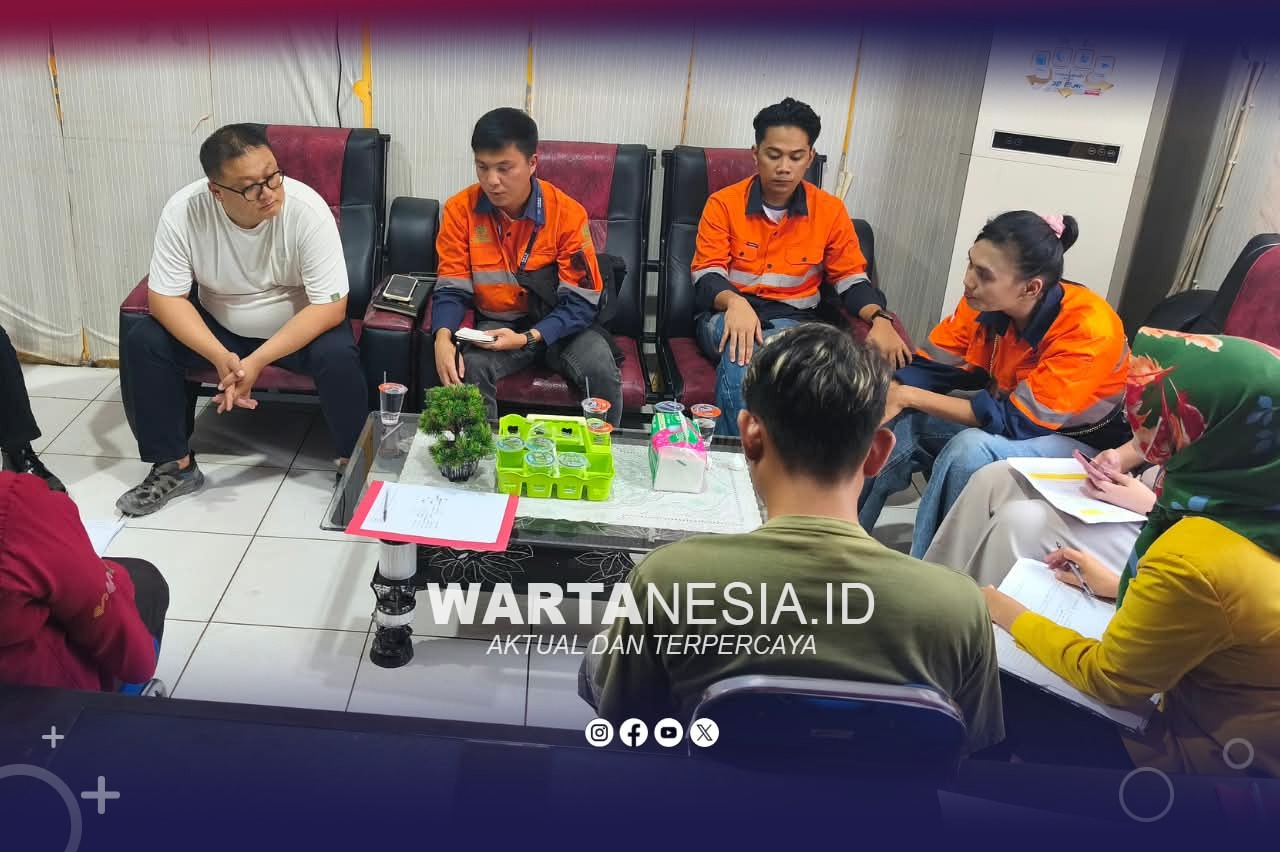 Proses mediasi antara perusahaan (PT KPT) dan FM di Kantor Disnaker Pohuwato. Proses mediasi antara perusahaan (PT KPT) dan FM di Kantor Disnaker Pohuwato.