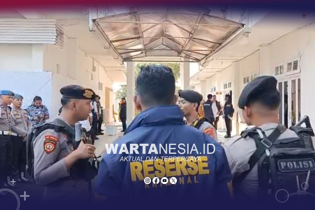 IMG-20261020-WA0078 Penjagaan bersenjata lengkap saat penggeledahan Kantor Wali Kota Gorontalo. (Dok, zie)