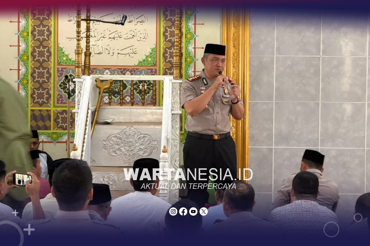 IMG-20261023-WA0023 Kapolresta Gorontalo Kota Kombes Pol. Budhi Batara Pratidina, melaksanakan giat Sholat Jumat Berjamaah (Safari Jumat) bersama warga Kecamatan Kota Utara, Jumat (23/10/2026) di Masjid Besar Nurul Jannah. (Dok, Istimewa)