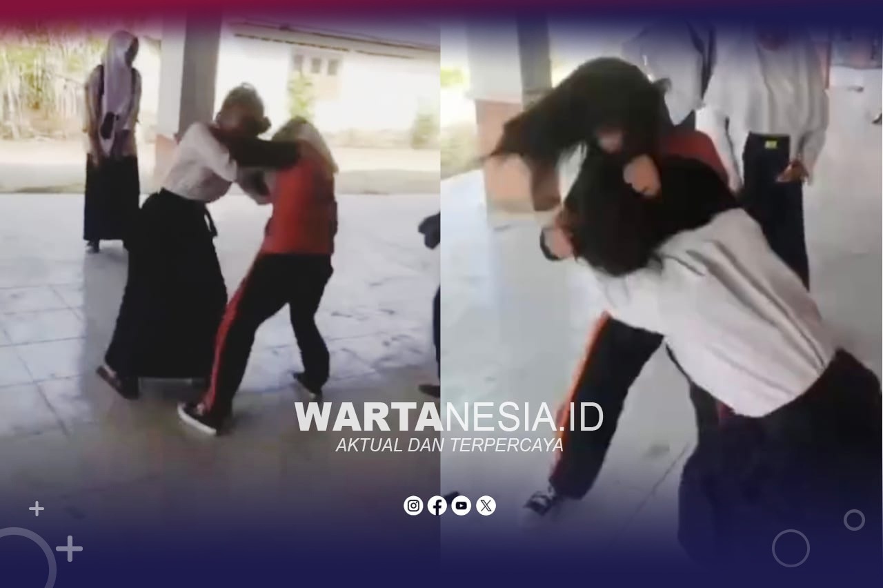 IMG-20261024-WA0052 Tangkapan layar Video perkelahian dua siswi SMPN 1 Tilongkabila Kab. Bone Bolango. (Dok, Istimewa)