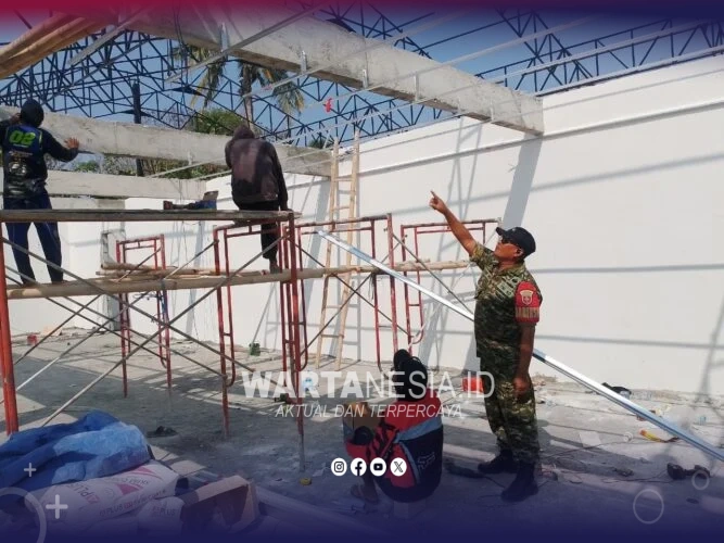 Babinsa Tosora Awasi Pembangunan KDMP demi Kemandirian Ekonomi Desa