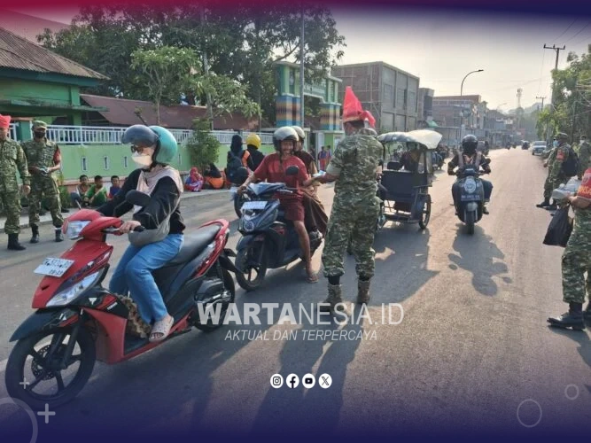 Kodim 1406/Wajo Bagikan Masker Gratis di Tempe, Lindungi Warga dari Asap Karhutla Kodim 1406/Wajo Bagikan Masker Gratis di Tempe, Lindungi Warga dari Asap Karhutla