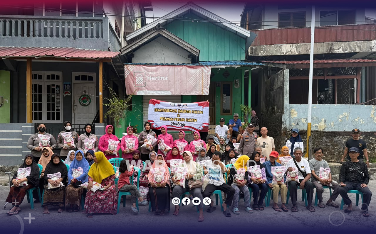 Polwan Ditlantas Polda Kaltim bersama Bhayangkari Salurkan 200 Paket Beras di Baru Ilir Polwan Ditlantas Polda Kaltim bersama Bhayangkari Salurkan 200 Paket Beras di Baru Ilir